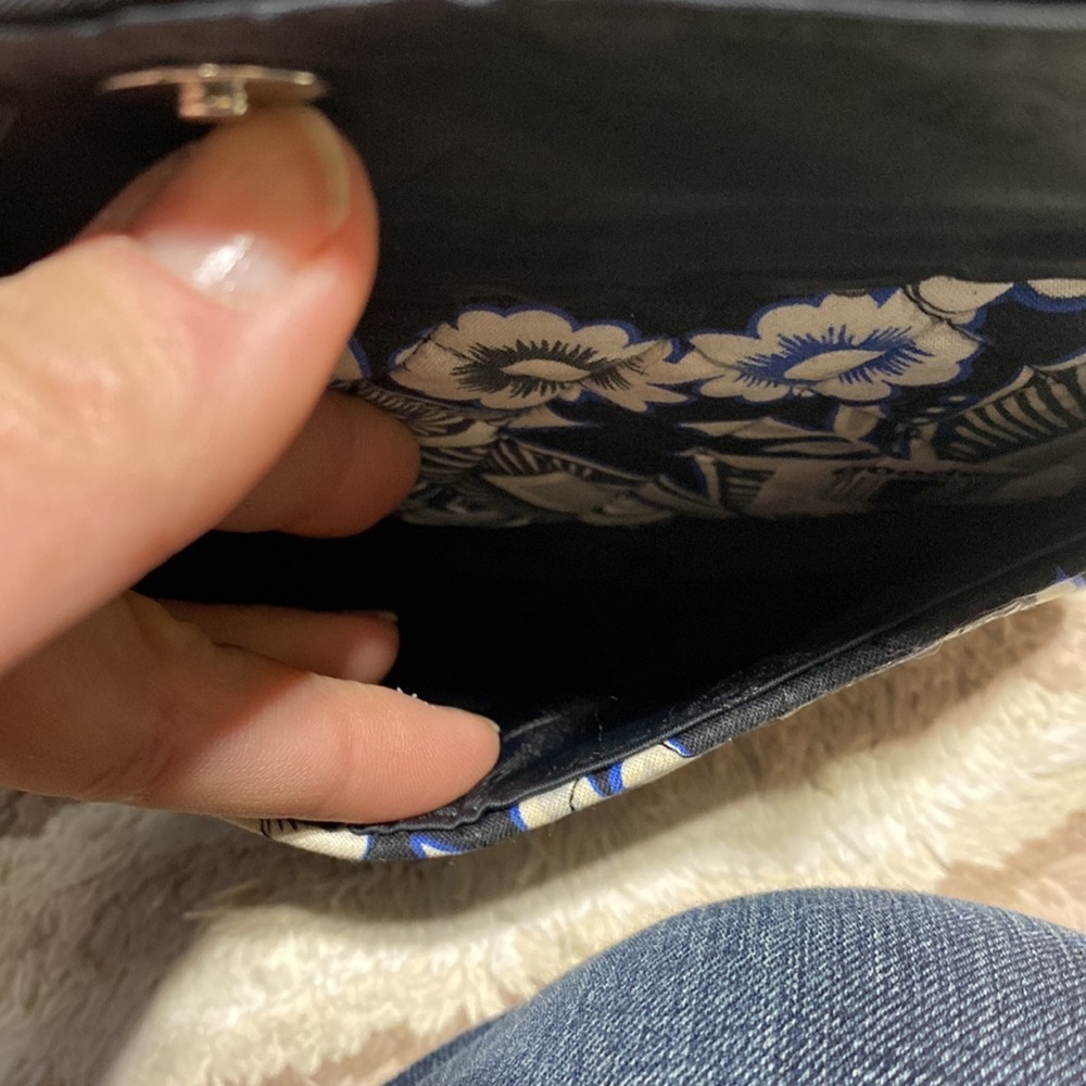 Vera Bradley Handbag Wallet​​​ - Picture 3 of 9